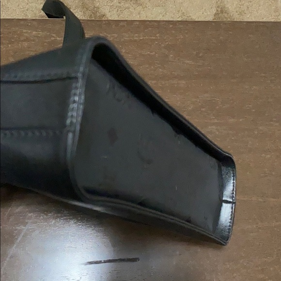 Pre-love MCM sling bag - Picture 5 of 11